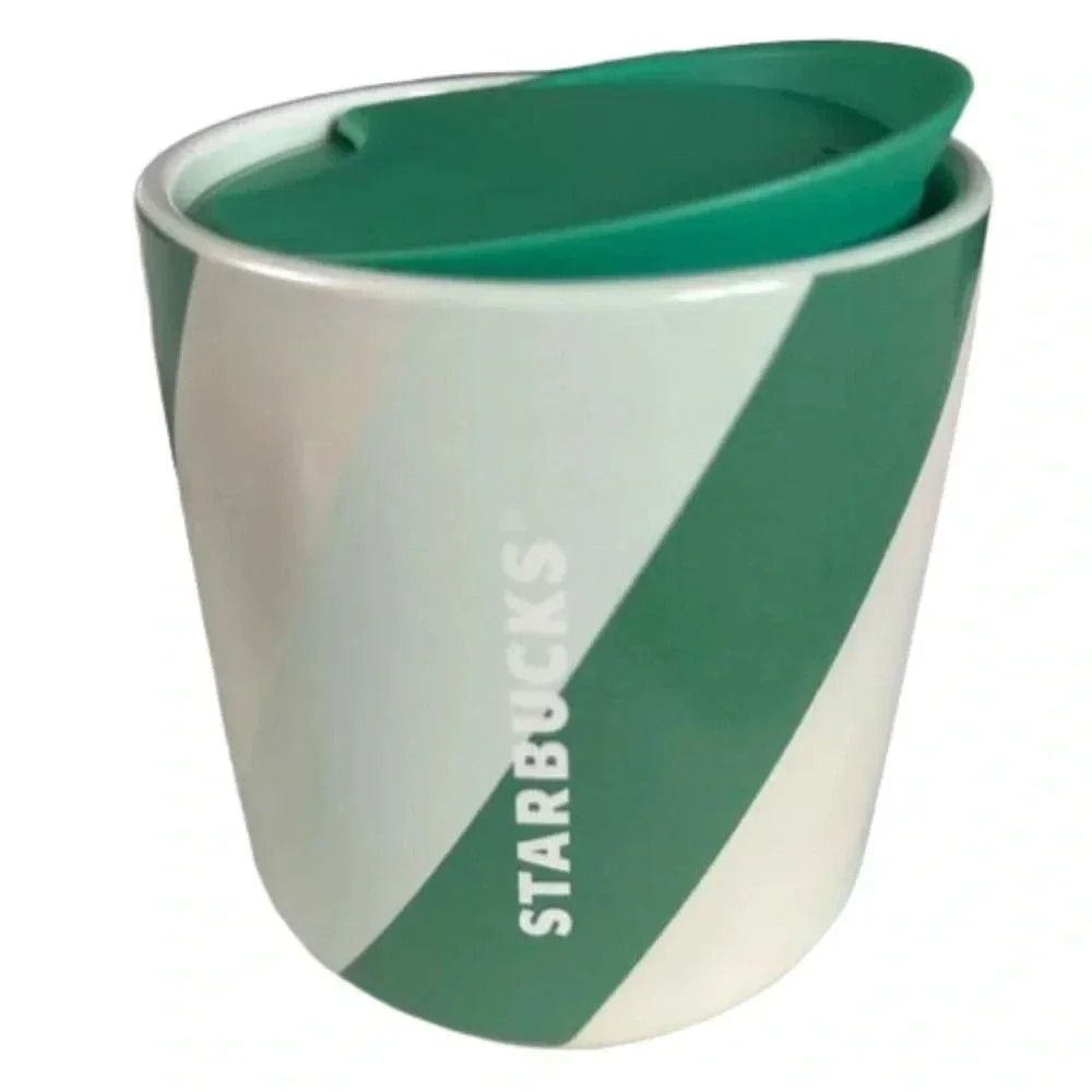 Like new Starbucks Holiday green 2022 ceramic mug 🌲 ⭐️